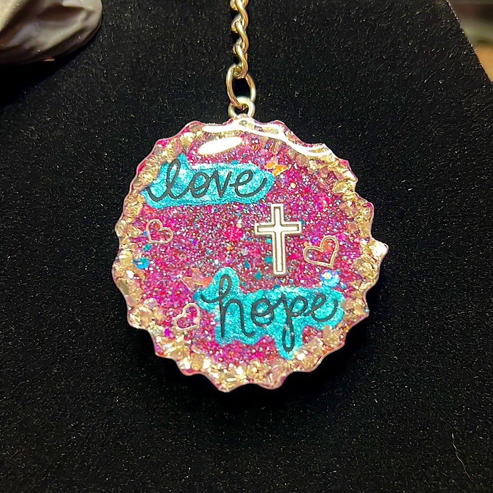 Resin keychain: “Love + Hope”
